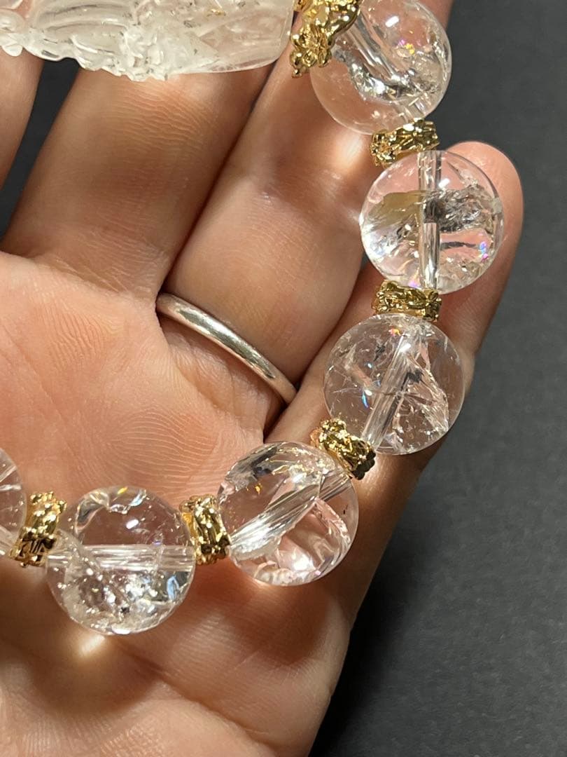 水晶の菩薩様両面彫り天珠と虹入りアイリスクォーツのブレスレット