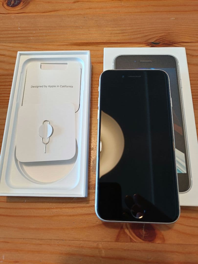 【美品】Apple iPhone SE 第二世代　ホワイト