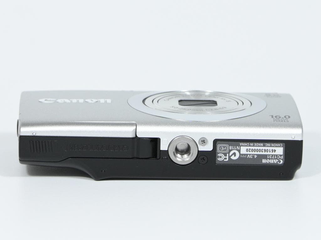 【美品】 キヤノン　Canon PowerShot A2400 IS シルバー