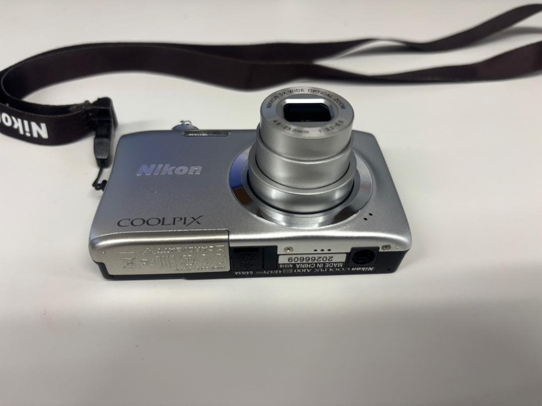 Nikon COOLPIX シルバーコンパクトデジタルカメラ