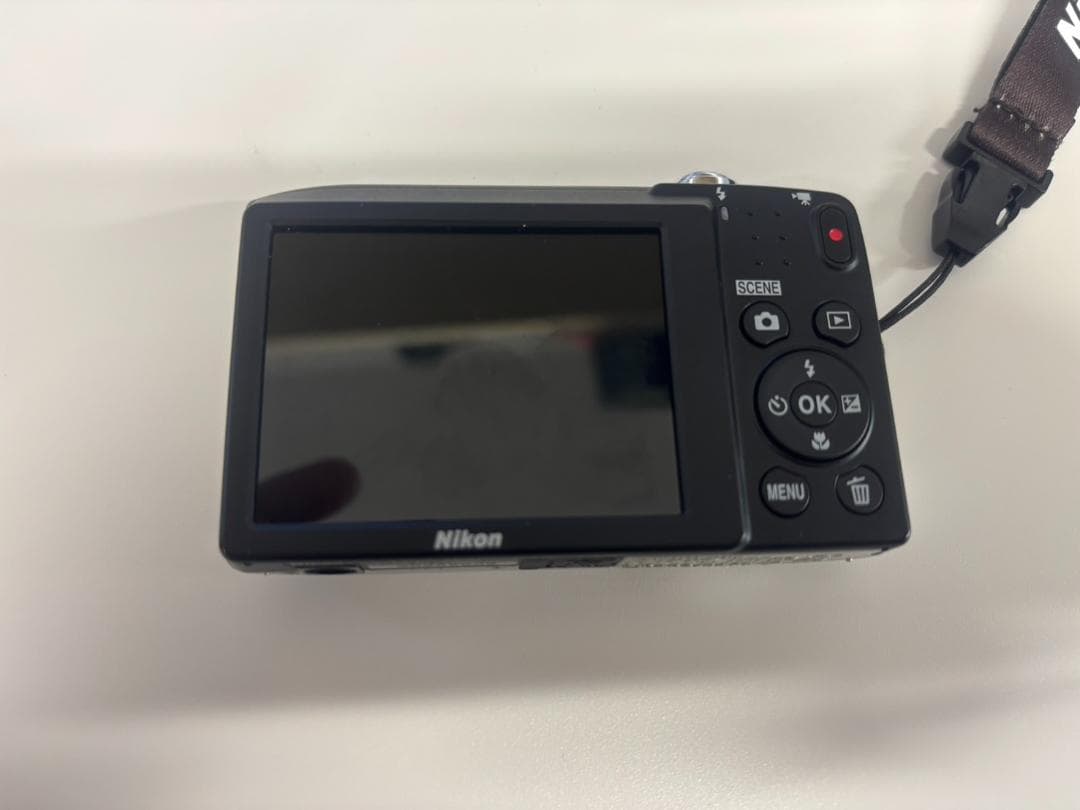 Nikon COOLPIX シルバーコンパクトデジタルカメラ