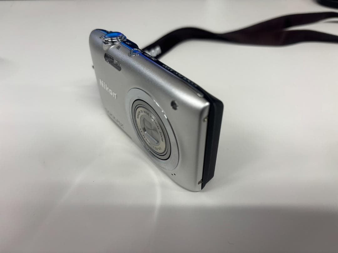 Nikon COOLPIX シルバーコンパクトデジタルカメラ