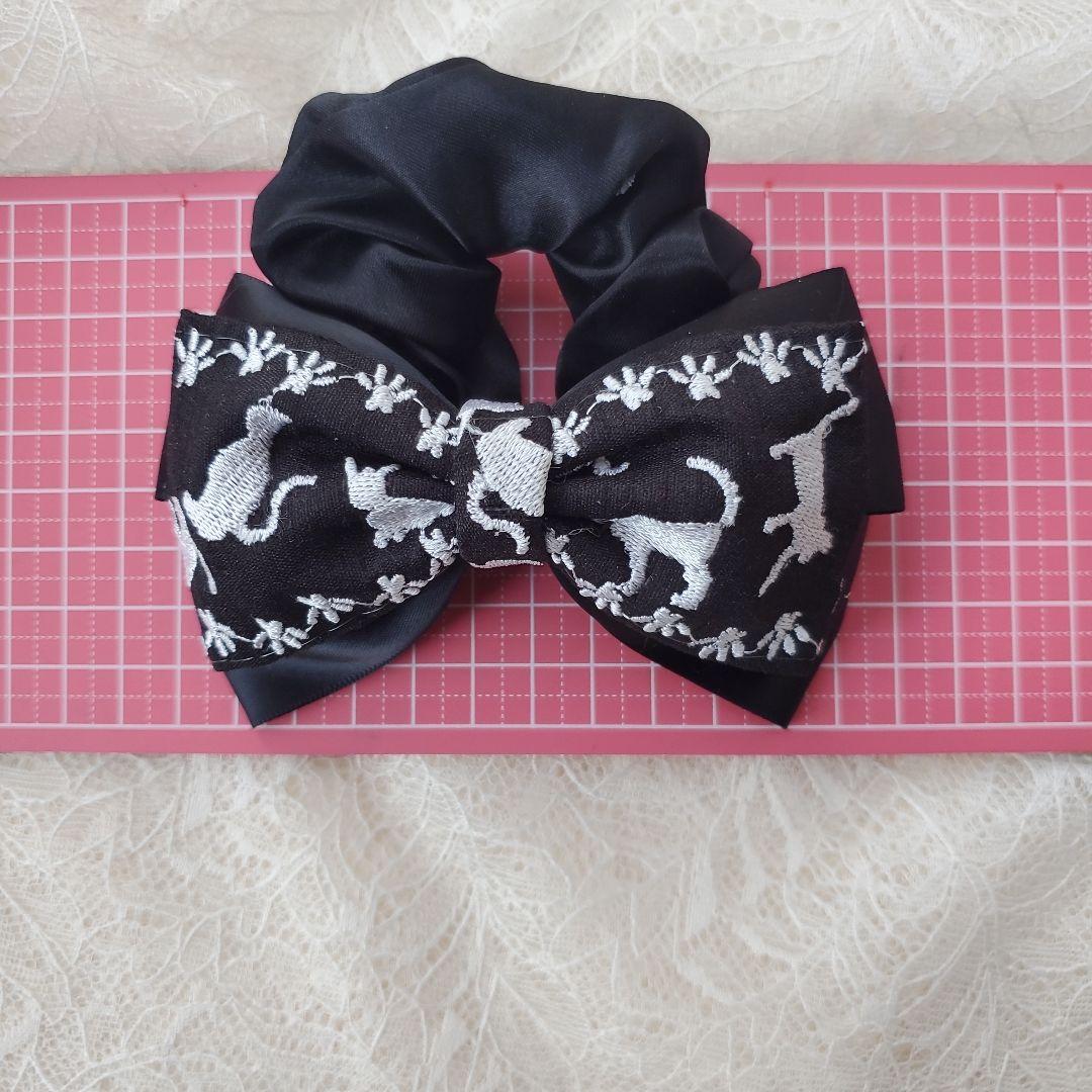 インド刺繍リボン  シュシュ  猫ちゃん模様刺繍  ハンドメイド