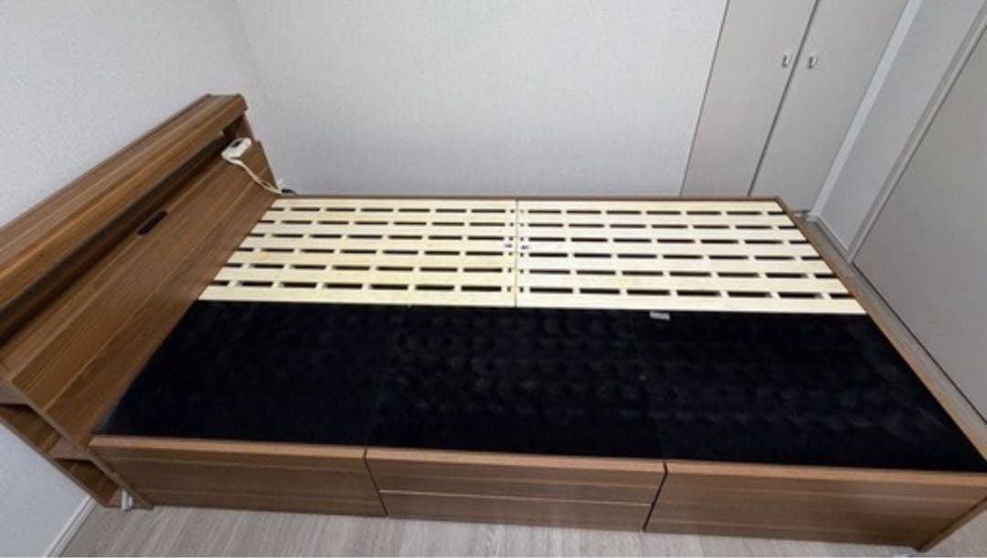 ニトリ　シングル棚付きチェストベッドフレーム（FRM WN）　大容量収納付き