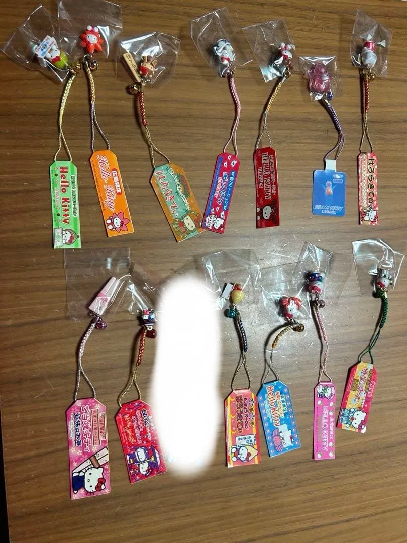 ご当地限定のハローキティのストラップ