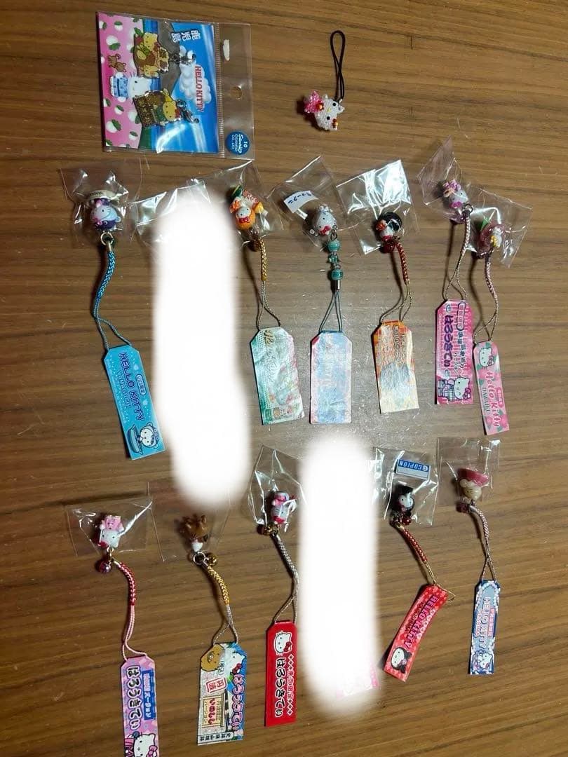 ご当地限定のハローキティのストラップ