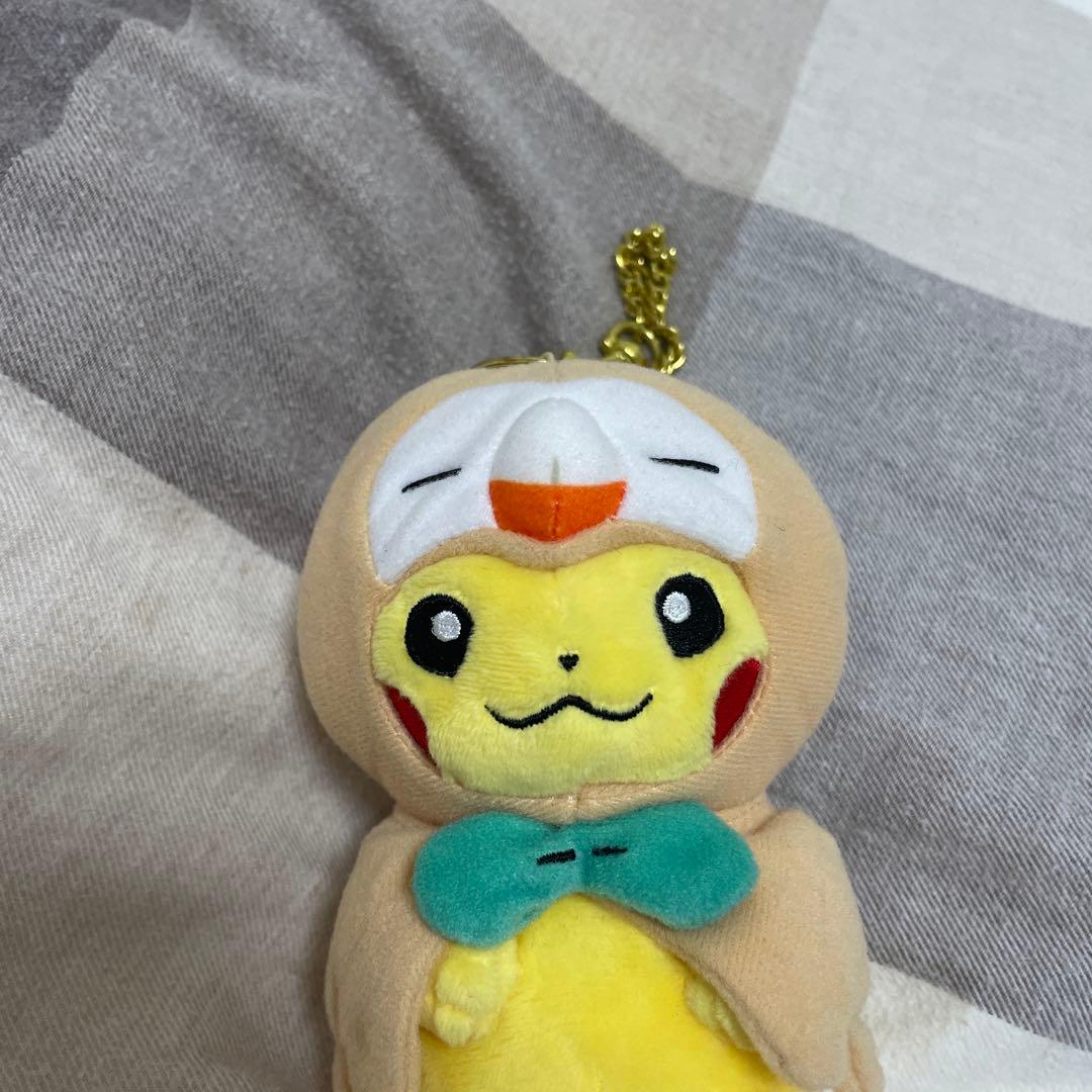 ポケモンセンター限定　モクローポンチョのピカチュウ　マスコット　キーホルダー
