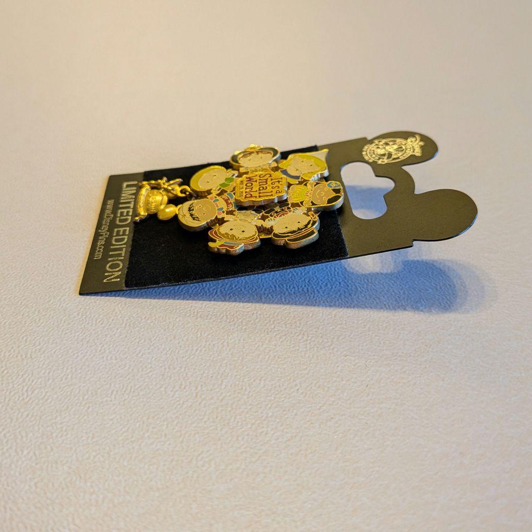 海外ディズニー限定版◇2005年発売ピンバッジ『イッツ・ア・スモールワールド』