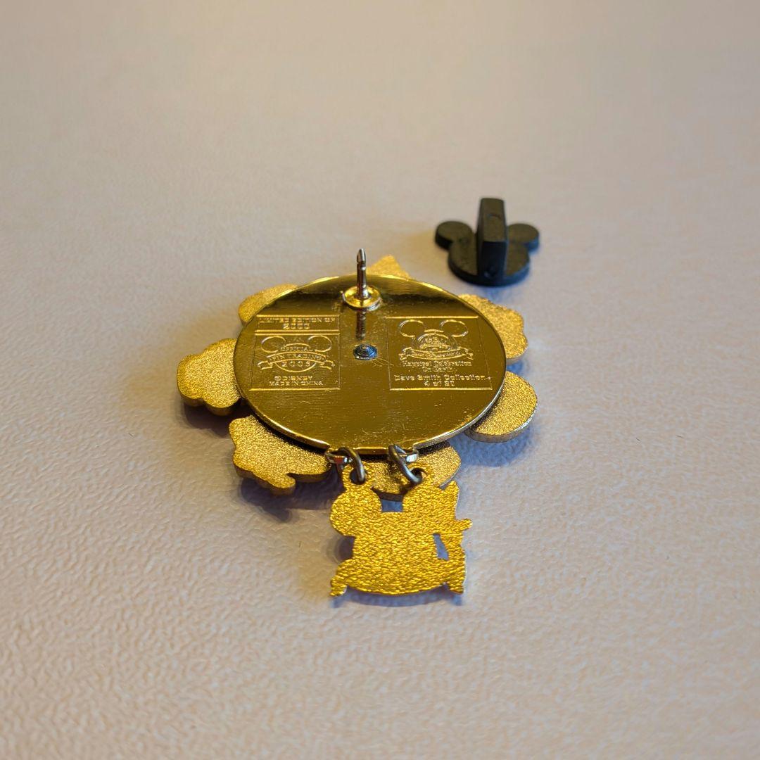 海外ディズニー限定版◇2005年発売ピンバッジ『イッツ・ア・スモールワールド』