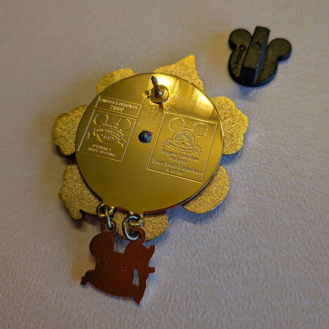 海外ディズニー限定版◇2005年発売ピンバッジ『イッツ・ア・スモールワールド』