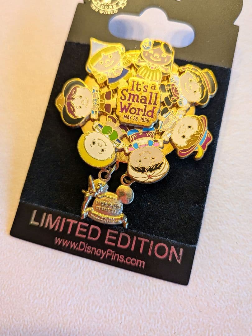 海外ディズニー限定版◇2005年発売ピンバッジ『イッツ・ア・スモールワールド』