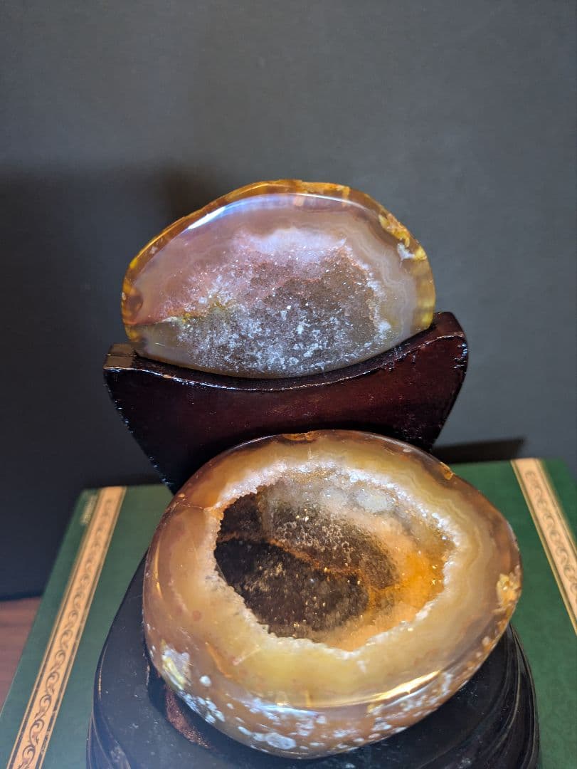 #美品!!　蓋付きトレジャー瑪瑙　台座付き!!