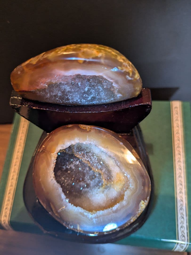#美品!!　蓋付きトレジャー瑪瑙　台座付き!!