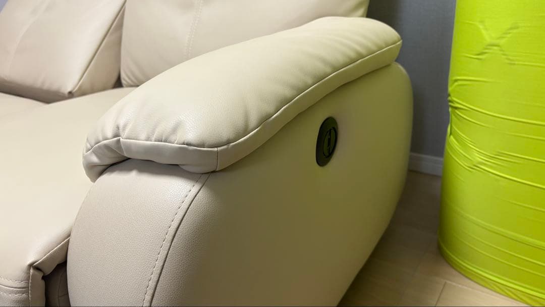 リクライニング機能付きベージュソファ