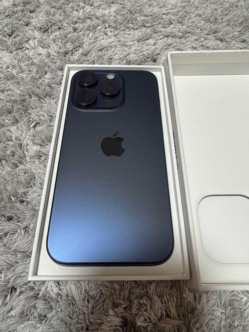 Apple iPhone 15プロ 256GB ブルーチタニウ　若干の傷有り