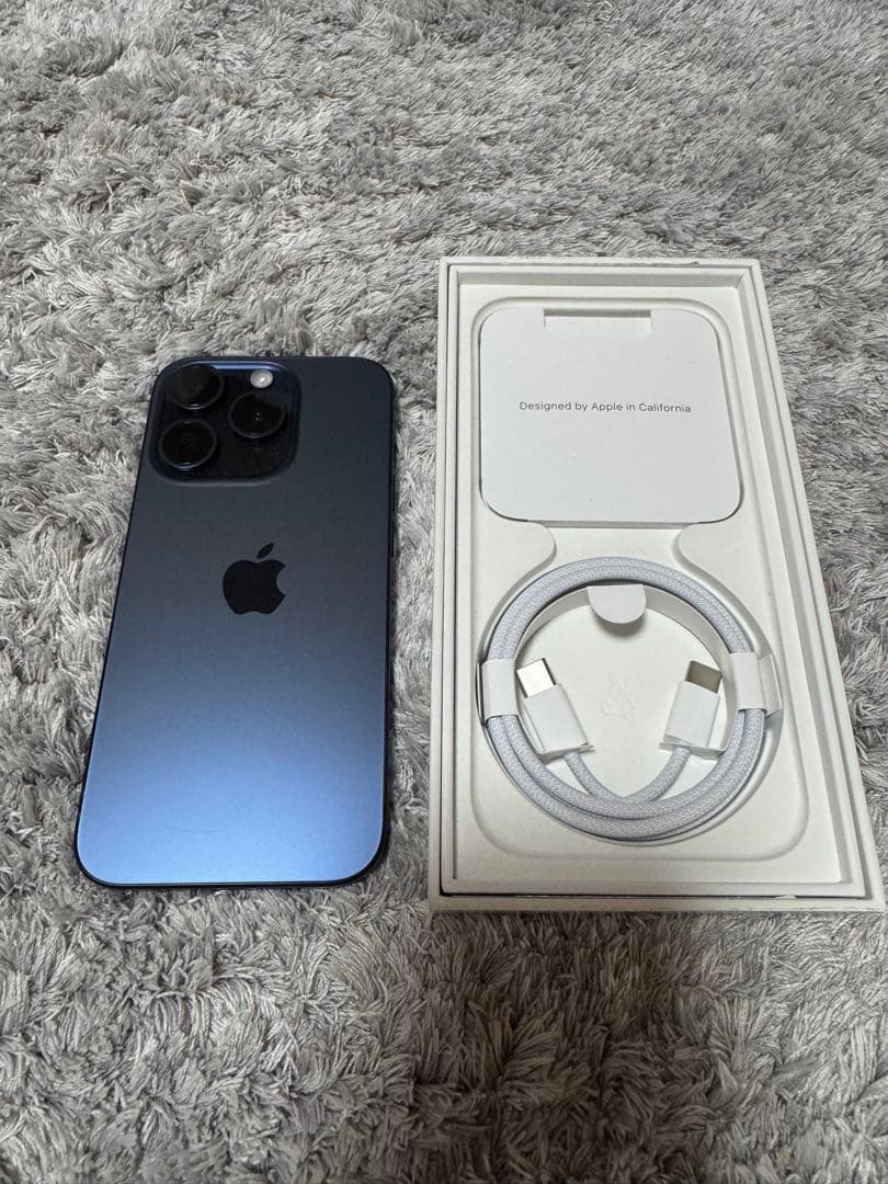 Apple iPhone 15プロ 256GB ブルーチタニウ　若干の傷有り