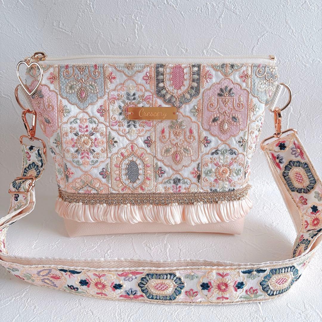 インド刺繍生地　サコッシュ　ショルダーバッグ　ハンドメイド　メルヘン　ポシェット