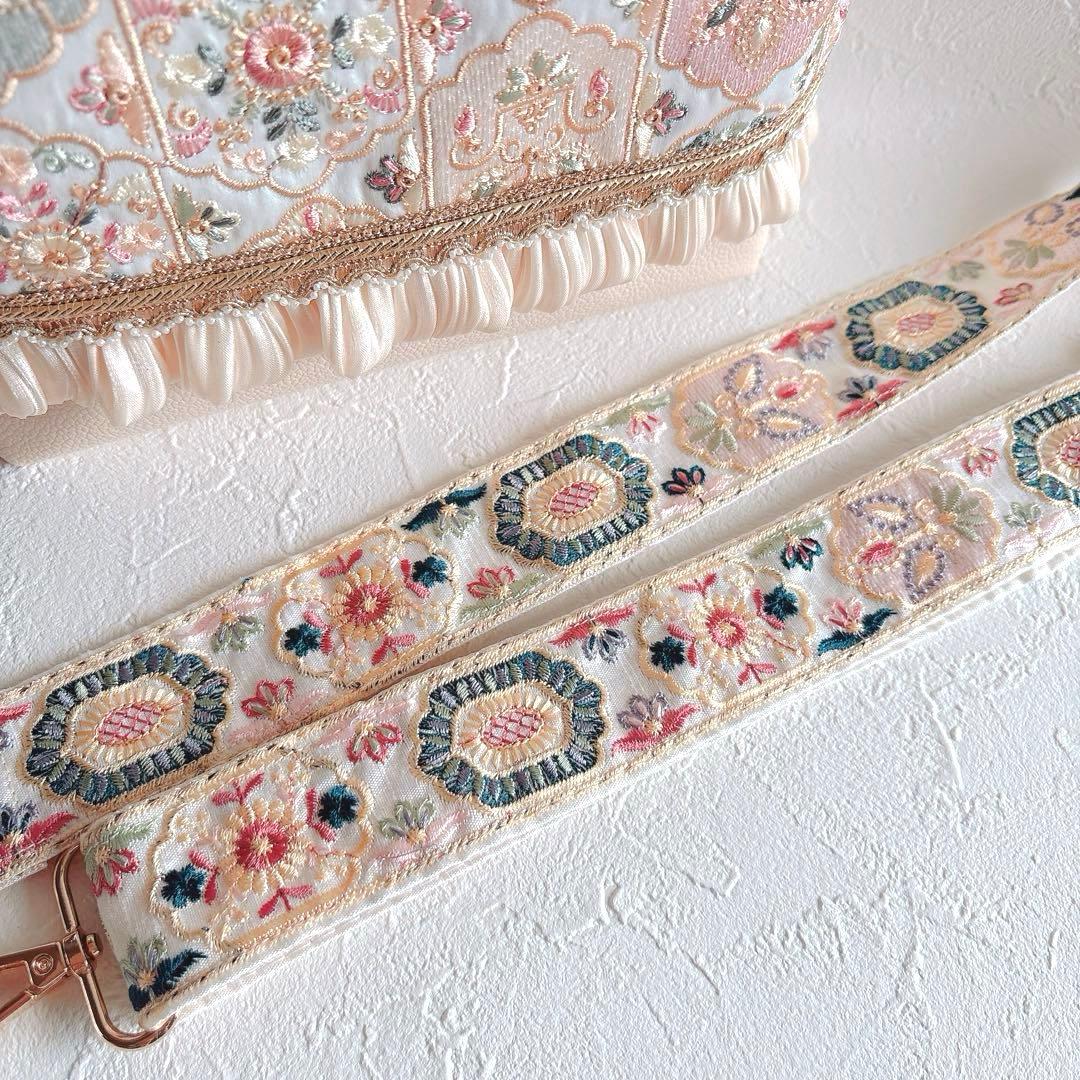 インド刺繍生地　サコッシュ　ショルダーバッグ　ハンドメイド　メルヘン　ポシェット