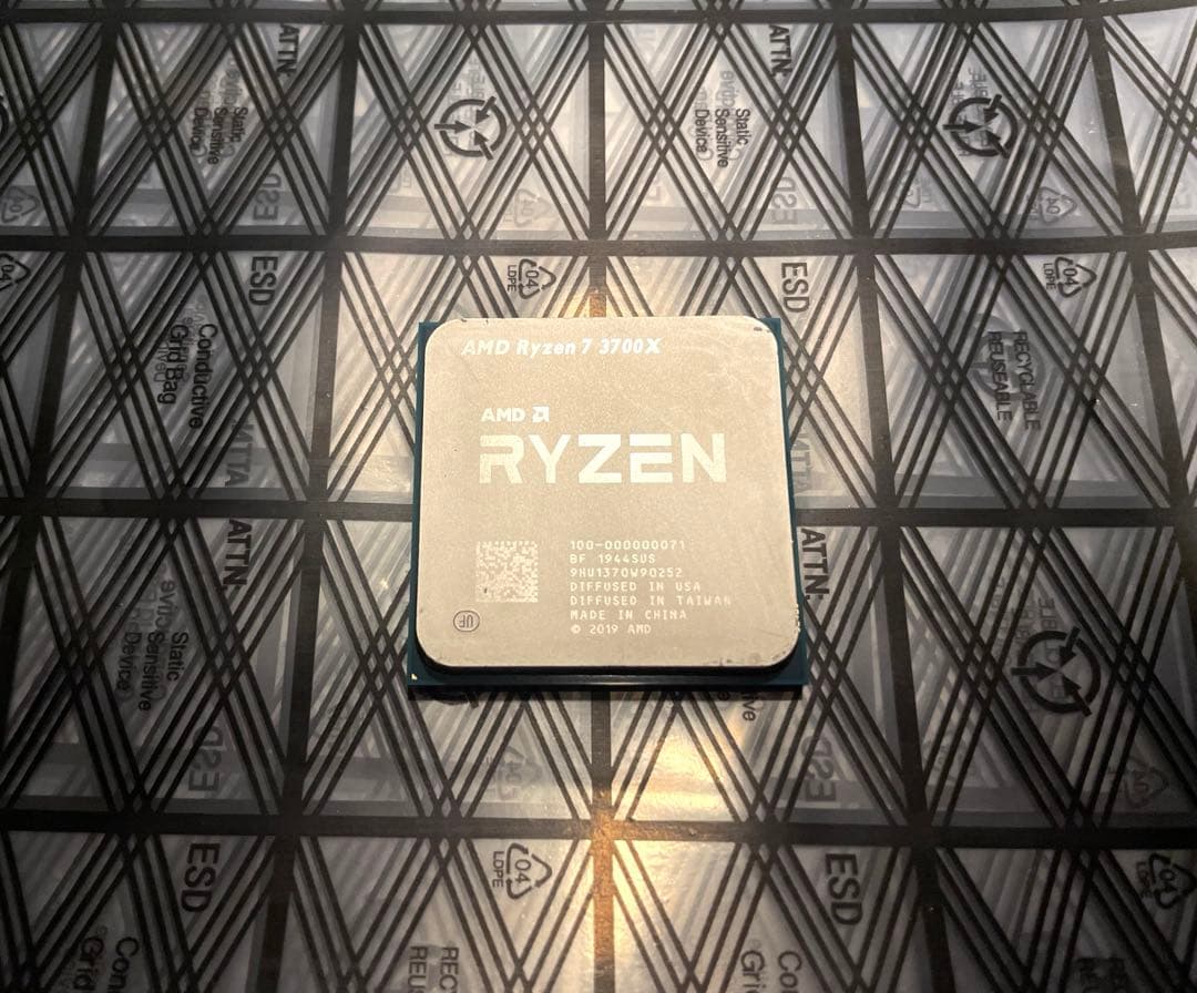 AMD Ryzen7 3700X CPU（クーラー有）