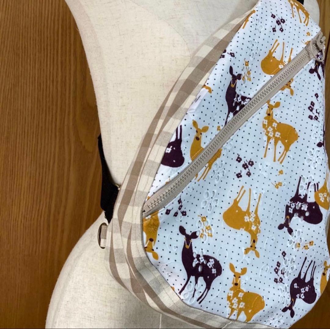 鹿レースのワンショルダー（ホワイト× ブラウン系）