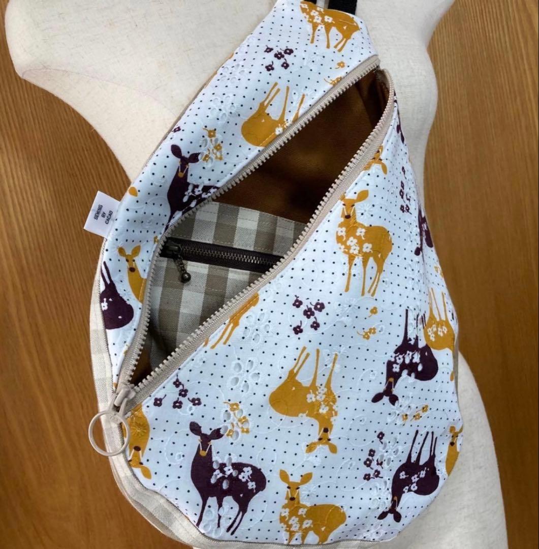 鹿レースのワンショルダー（ホワイト× ブラウン系）