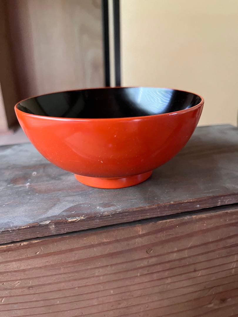 黒の漆器