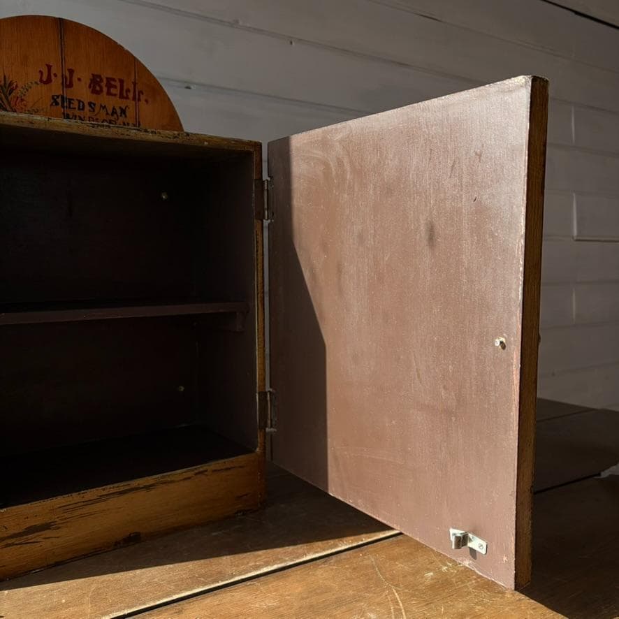 木製 ウォールキャビネット シードマン柄 扉付き収納