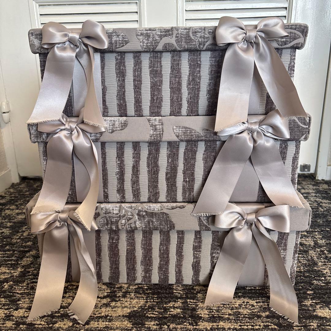 ジェニファーテイラー三段ボックス