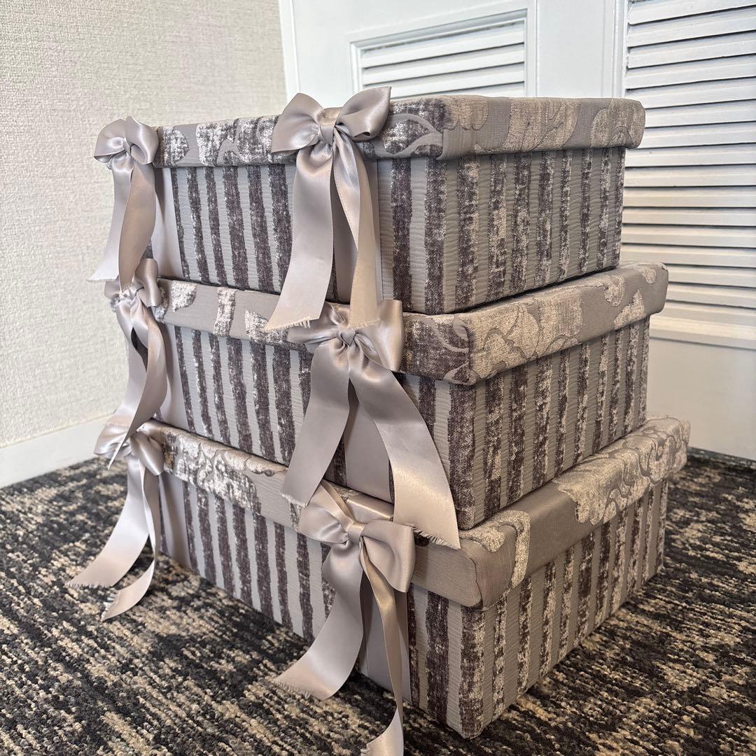 ジェニファーテイラー三段ボックス