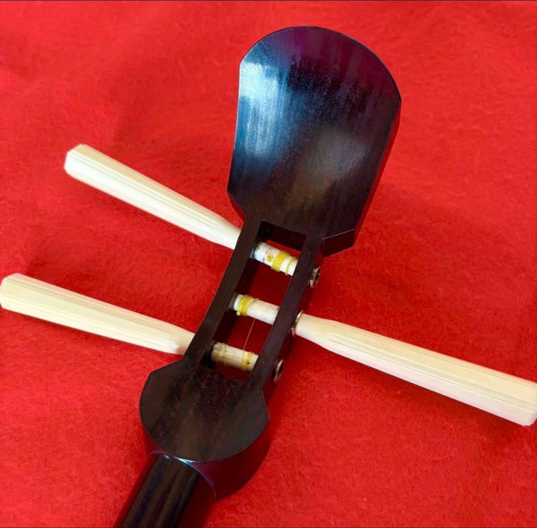 紅木金細 長唄三味線 細棹 子持綾杉胴 犬皮張り 上位仕様 一式セット ケース付
