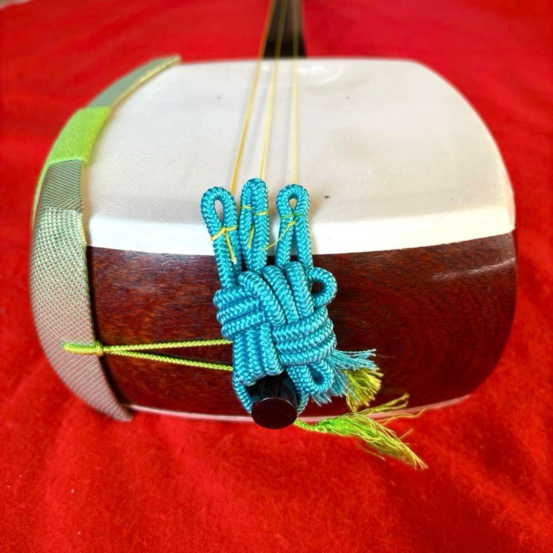 紅木金細 長唄三味線 細棹 子持綾杉胴 犬皮張り 上位仕様 一式セット ケース付