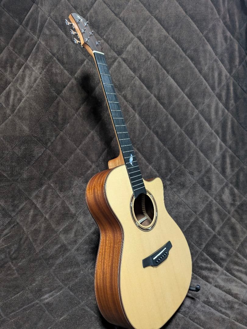 Naga Guitars　G-08OOC　値引き交渉します