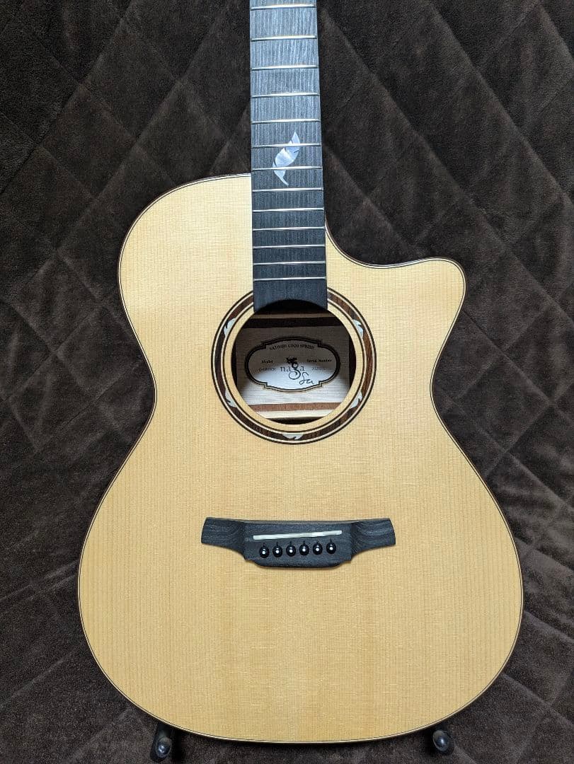 Naga Guitars　G-08OOC　値引き交渉します