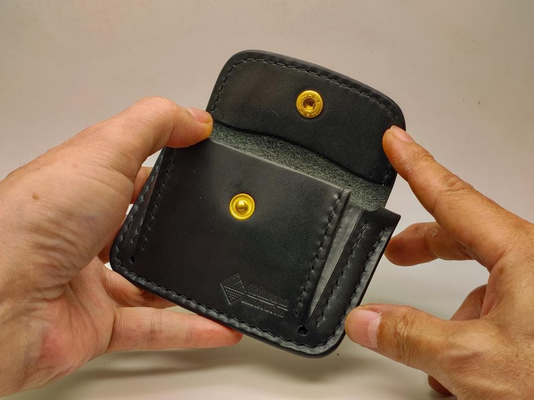 ブラックレザーコンパクト財布