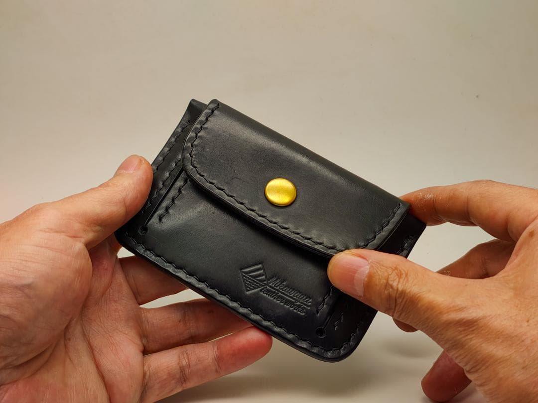 ブラックレザーコンパクト財布