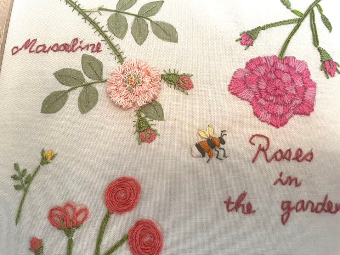青木和子　刺繍　完成品　バラの咲く庭　「バラ図鑑」　　55