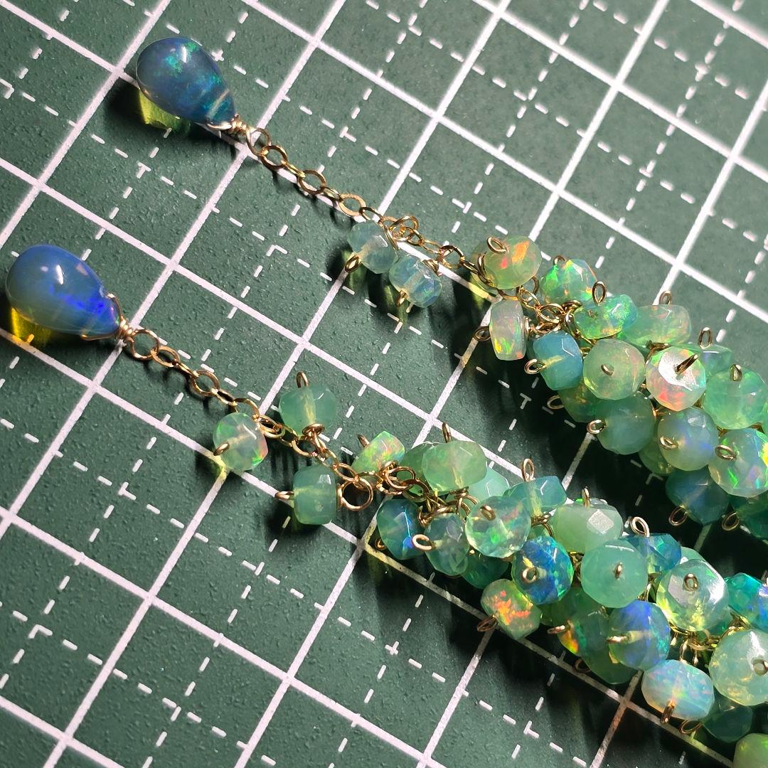 １４kgfグリーンカラーカットオパールサイズグラデーションピアス