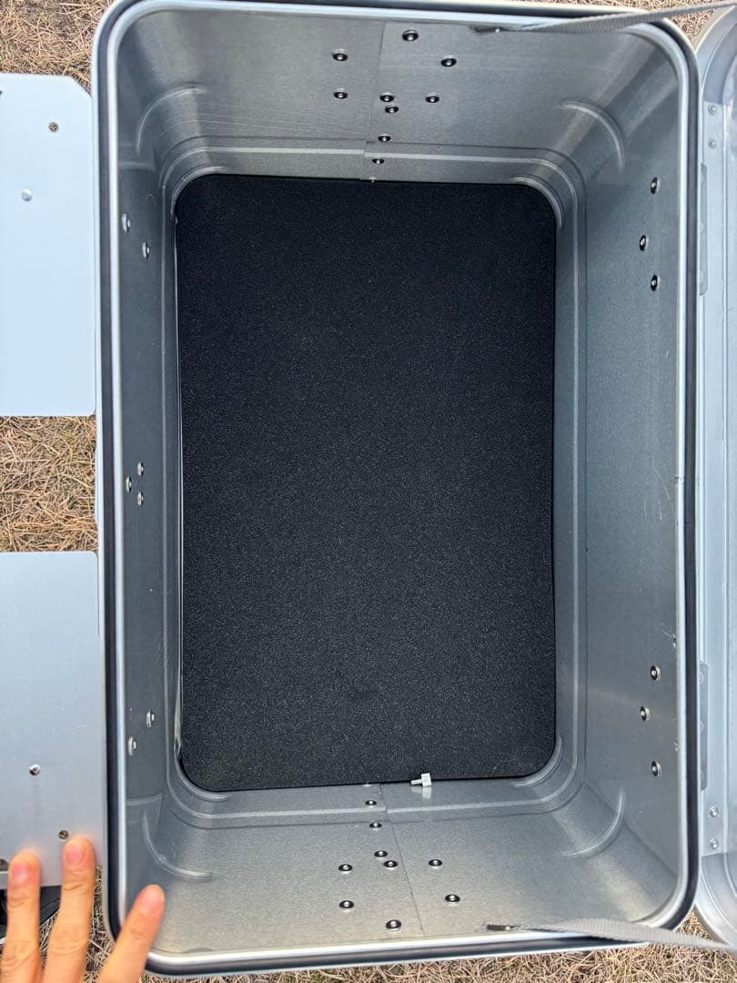 アルミ製拡張テーブル DIYアルミコンテナ47L回転チェアセット