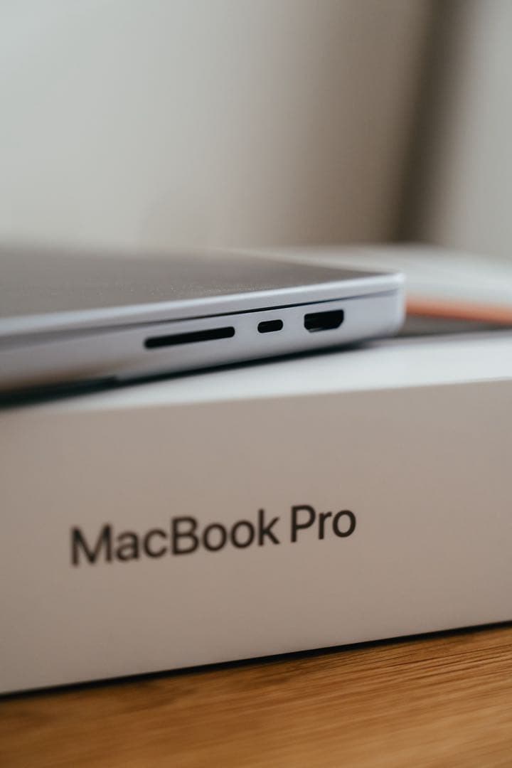 MacBook本体 MacBook Pro 16 M1 Max / 32GB / 1TB