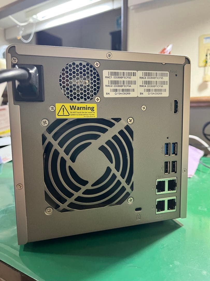 QNAP NAS 4ベイ USB 3.0 LCD表示　TS453 PRO中古品質