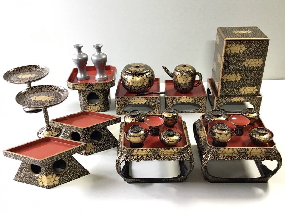 古い雛道具◆極上唐草 / 御膳部揃◆蒔絵 木製 雛人形 ままごと 骨董