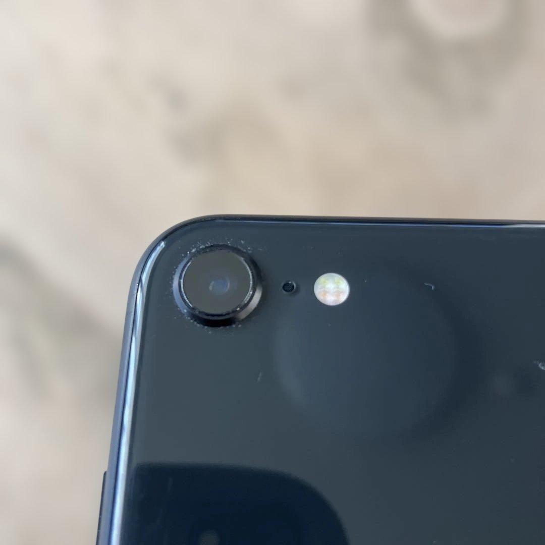 Apple iPhone SE 第二世代ブラック 本体　SIMフリー　制限なし