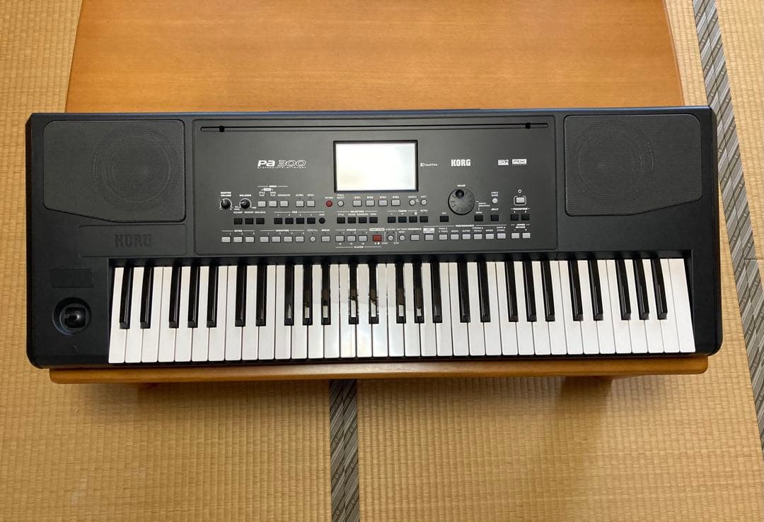 KORG Pa300 シンセサイザー