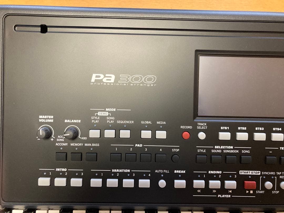 KORG Pa300 シンセサイザー