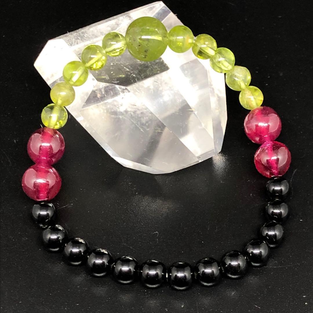 ペリドット　ルビーSA オニキス　天然石ブレスレット