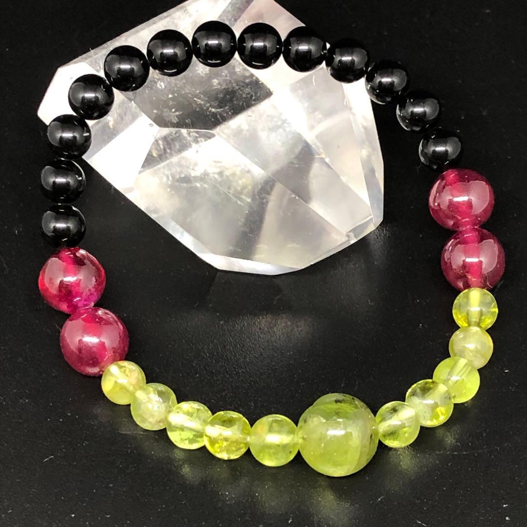 ペリドット　ルビーSA オニキス　天然石ブレスレット