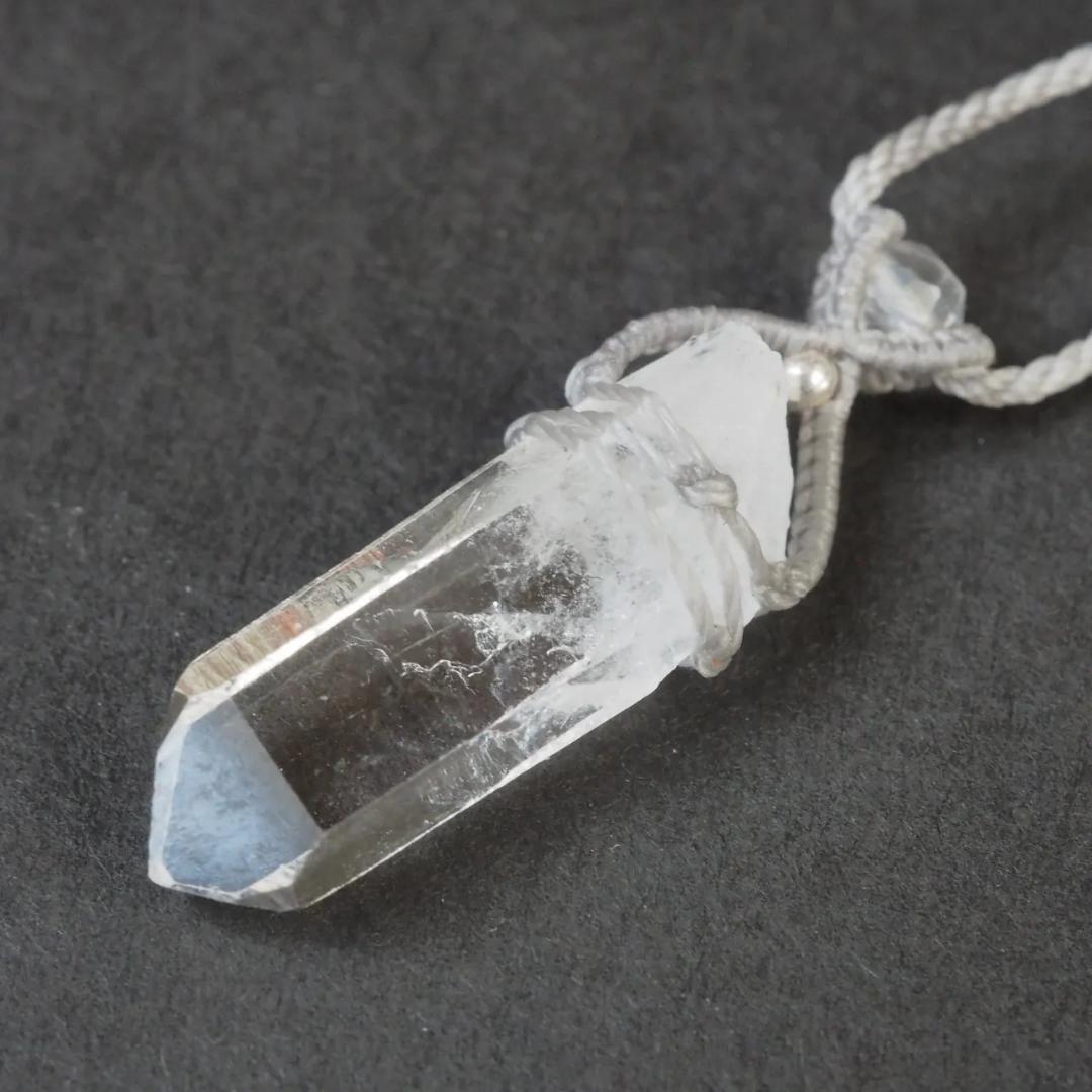 ヒマラヤ水晶 ガネーシュヒマール産 グレー マクラメ ネックレス