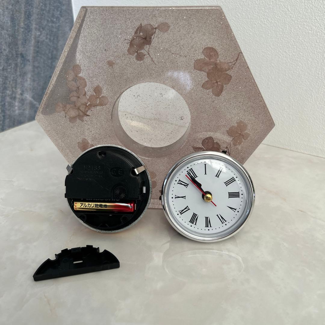 ハンドメイドレジン置き時計　アート作品　ラメ入り　おしゃれ　プレゼント