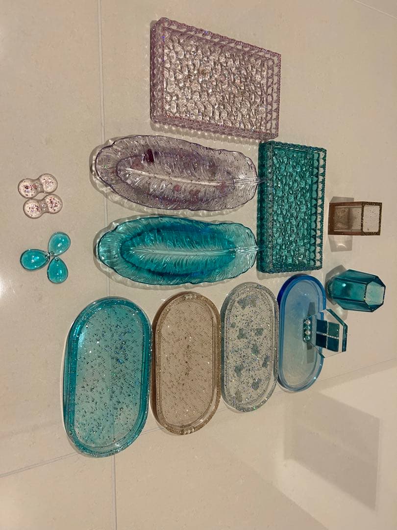 ハンドメイドレジン置き時計　アート作品　ラメ入り　おしゃれ　プレゼント