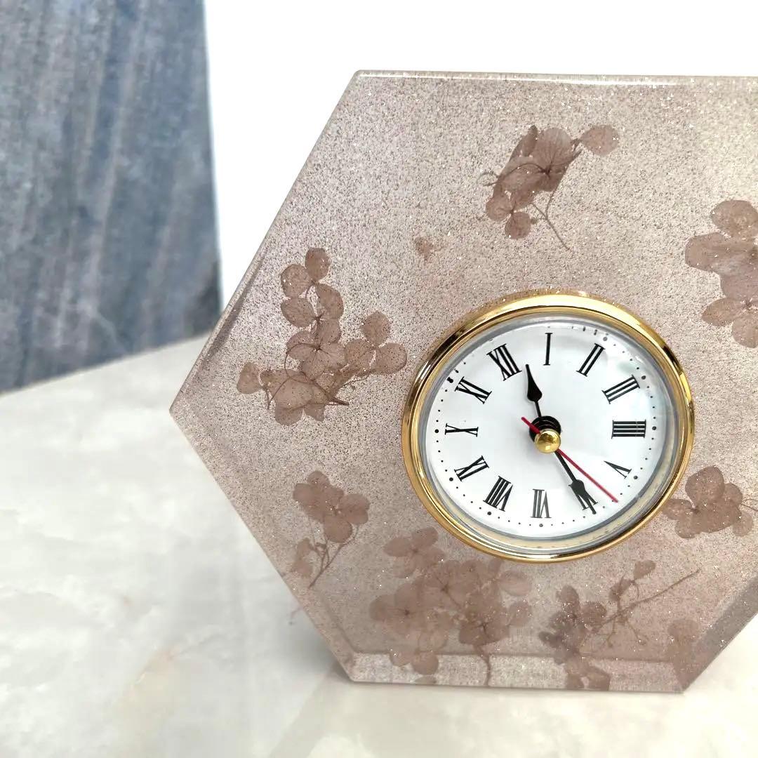 ハンドメイドレジン置き時計　アート作品　ラメ入り　おしゃれ　プレゼント